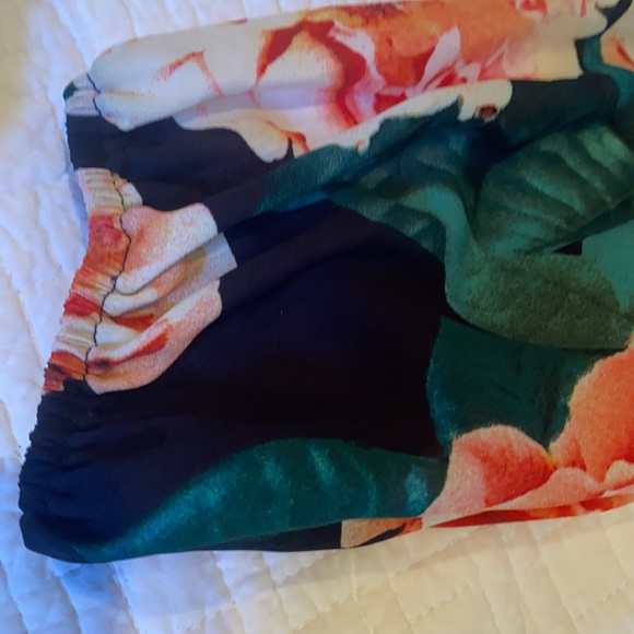 NWT SMYM floral rose romper size small - Picture 10 of 12